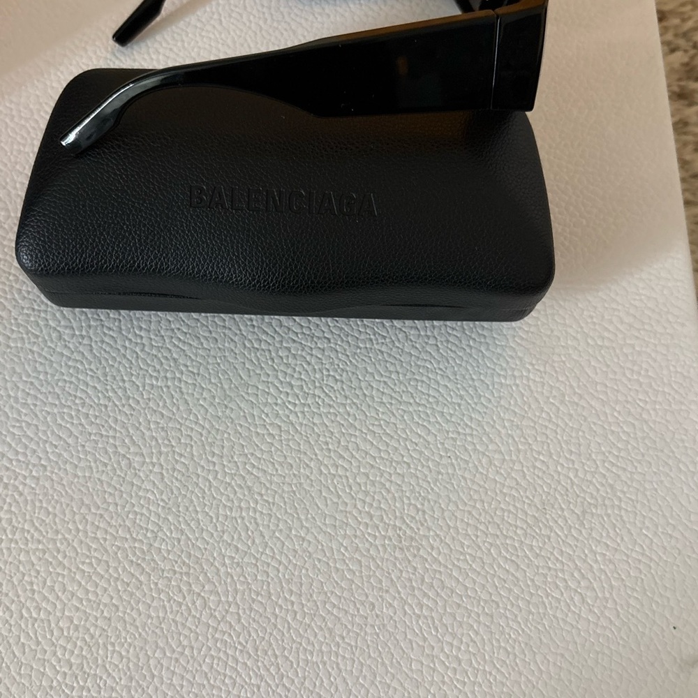 Balenciaga Black Rectangular Sunglasses with Case - Picture 4 of 9